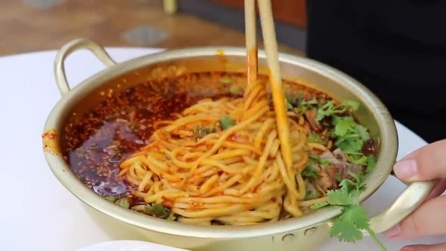 15斤牛排，阿强做“红烧牛肉面”，一盆比脸还大，香辣劲道，真过瘾！【cram阿强】