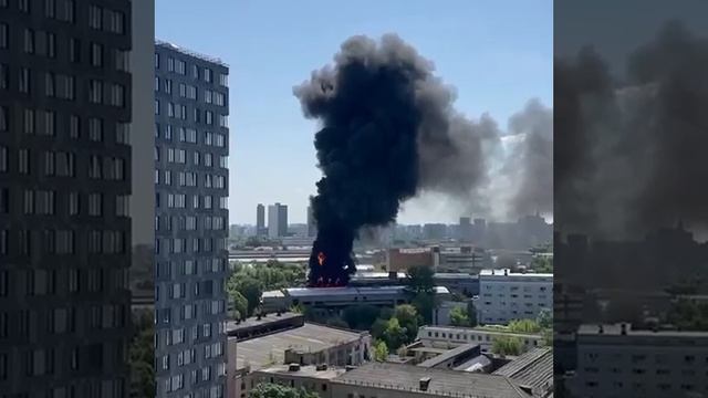 [ Альбом ]
? В Москве горит цех Центрального ремонтно-механического завода Высокий столб черного смотреть онлайн
