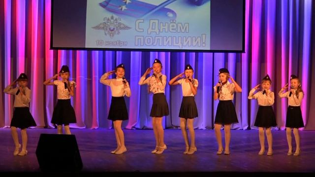 "Сотрудница Полиции" смотреть онлайн