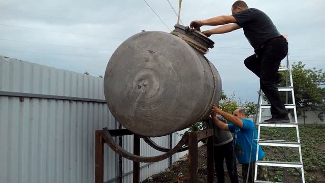 как установить бочку ( цистерну ) экскаватором смотреть онлайн