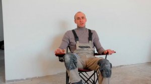 Трещины в полусухой стяжке,самая частая причина.