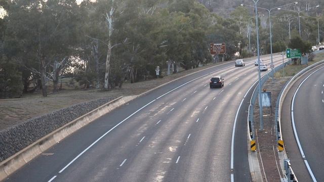 Пошел в ночной клуб с женой и хотел поразвлечься. Но тут к супруге стал приставить незнакомец... смотреть онлайн