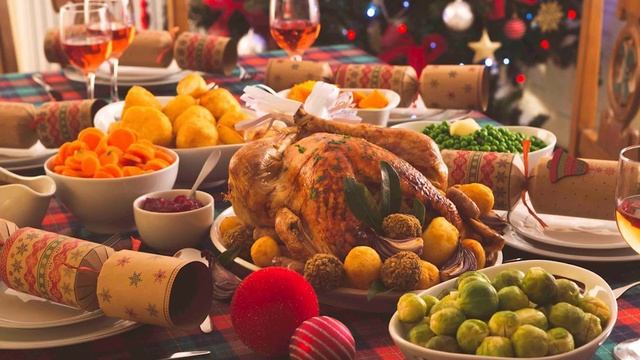 10 UK Xmas Traditions Explained
