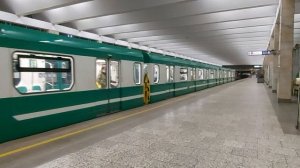 Прибытие метропоезда на станцию Рыбацкое, Санкт-Петербург