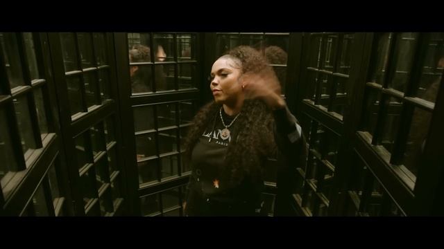 8 Year Run - Renni Rucci смотреть онлайн