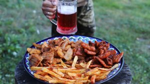 Хрустящая свиная грудинка в остром соусе к пиву.