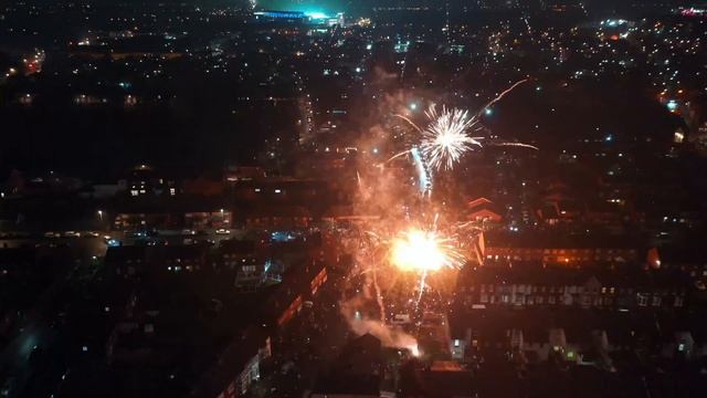 Bonfire night in Liverpool with a voiceover. Showing Liverpool from the sky on bonfire night. смотреть онлайн