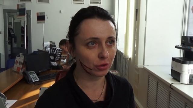 В Воронеже сотрудница банка проткнула клиентке щёку шариковой ручкой смотреть онлайн