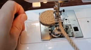 Салфетка под горячее из джута для начинающих.| Салфетка на машинке в технике зигзаг