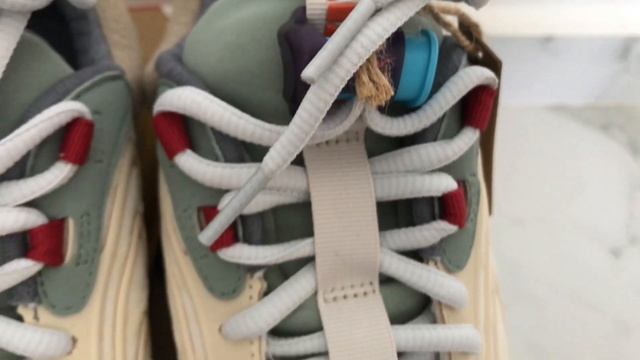TRAVIS SCOTT AIR MAX 270 + on feet смотреть онлайн