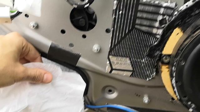 Мидбас в двери без подготовки наглядно