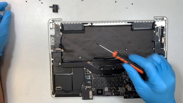 MacBook Pro A1398 2015 Keyboard Battery Touchpad Assembly Replacement смотреть онлайн