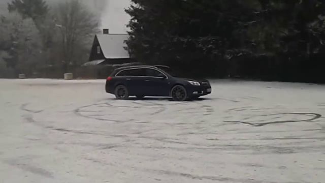 Opel Insignia 2.0 Turbo 4x4 Snow смотреть онлайн
