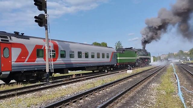 Паровоз П36 в Рыбинске - пригородный поезд Рыбинск - Ярославль (27.05.2023) смотреть онлайн