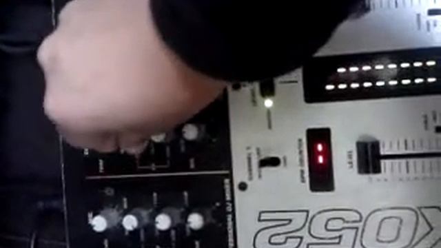 Prueba 1 Mixer Behringer DX052 смотреть онлайн
