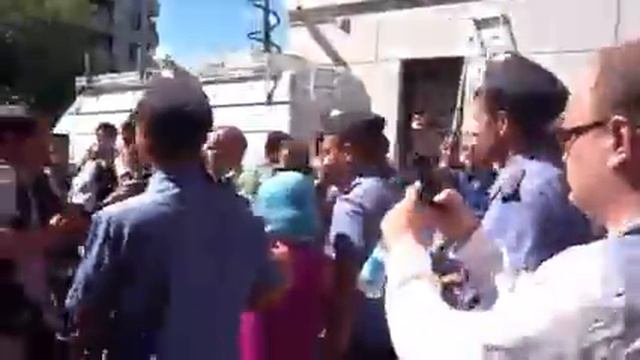 Хватают девушку в балаклаве смотреть онлайн