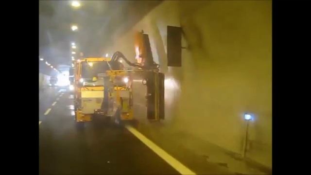 Щеточное поливомоечное оборудование для уборки тоннелей ЫТщц Ыукмшсу