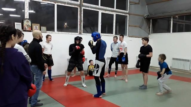 Боковой+вертушка?Интересная и рабочая комбинация для мма, панкратиона и рукопашного боя. смотреть онлайн