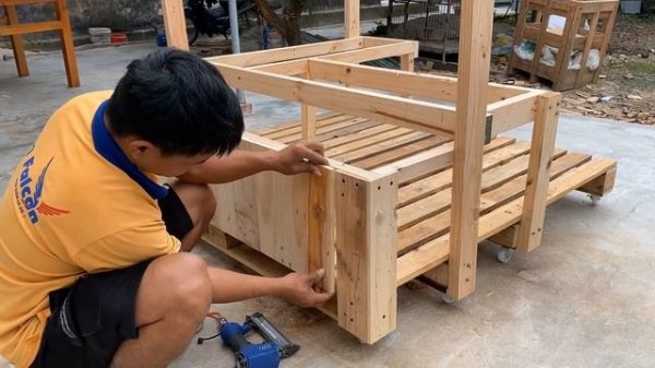 Great Garden Interior Design Ideas From Wooden Pallets // Interior Design Close To Nature