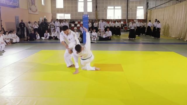 Броски и удержание. Кихон осае ваза. Кихон наге ваза смотреть онлайн
