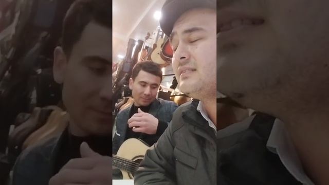 Taniqli Gitaristimiz Asqar Bozorov bilan Qobiljon Hamidov ijrosida Ona ko'ramiz... IQRO uchun maxsu смотреть онлайн