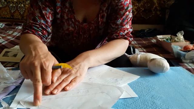 Учимся шить куклу вместе. Часть 13. Строим выкройку и переводим на ткань смотреть онлайн