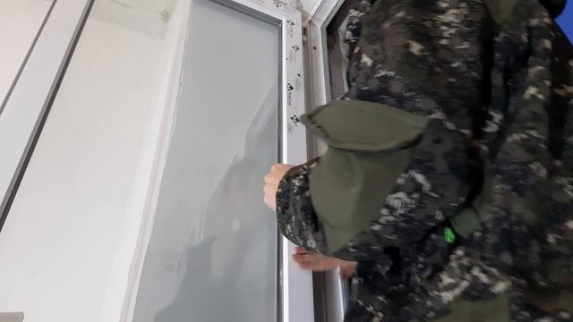 Как снять старую пленку с профиля пластиковых окон без шпателя. смотреть онлайн