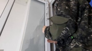 Как  снять старую пленку с  профиля пластиковых окон без шпателя.