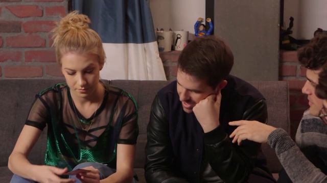 TRICK QUESTIONS!? (Smosh is Bored) смотреть онлайн