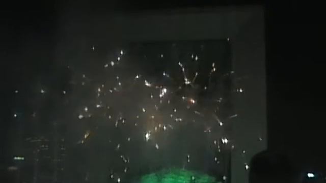 feux d´artifice á l´Arche de la Defence-Paris -1- смотреть онлайн