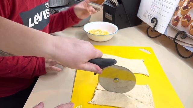 Pillsbury Baking Hacks || 4 EASY AND DELICIOUS PILLSBURY RECIPES смотреть онлайн