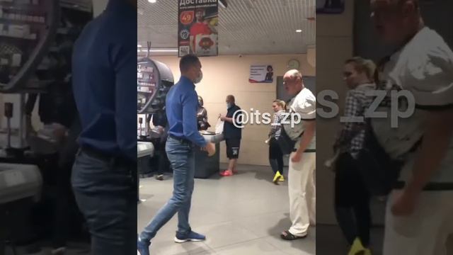 Жесткое UFC в АТБ на Пушкина. Все началось с просьбы одеть маску. смотреть онлайн