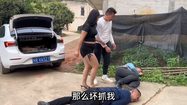 出来混，迟早要还的！#社会百态#村里那些事#农村搞笑视频 смотреть онлайн