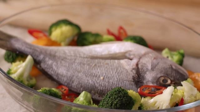Рыба в духовке рецепты | Как приготовить рыбу | Дорадо рецепт с овощами смотреть онлайн