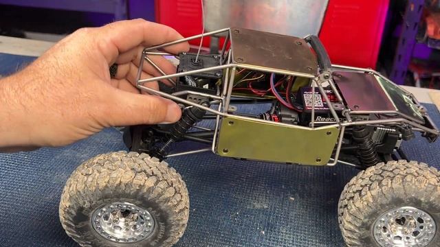 Axial Capra UTB18 Gets Serious Upgrades! Check out this Titanium Cage смотреть онлайн