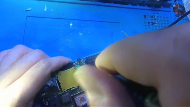 Nintendo Switch Lite won't charge and won't start. Can I repair BROKEN console? смотреть онлайн