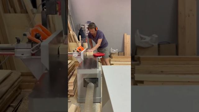 Что такое фуганок? Это станок, который задаёт плоскость! #столярка #фурако #shorts смотреть онлайн