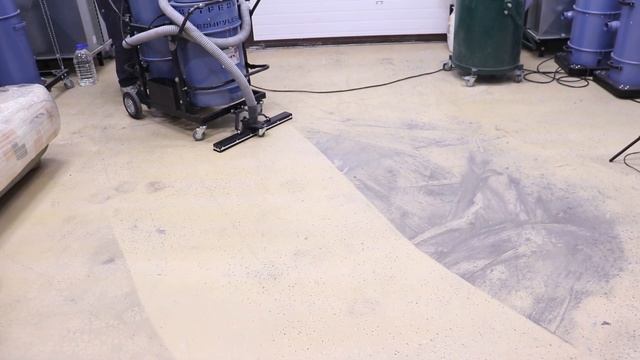 Уборка бетонной пыли пылесосом Дастпром вместе с подвесной насадкой смотреть онлайн