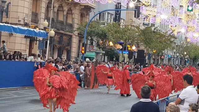 Испания. Маскарадное шествие в праздник Fogueres 2017 Alicante смотреть онлайн
