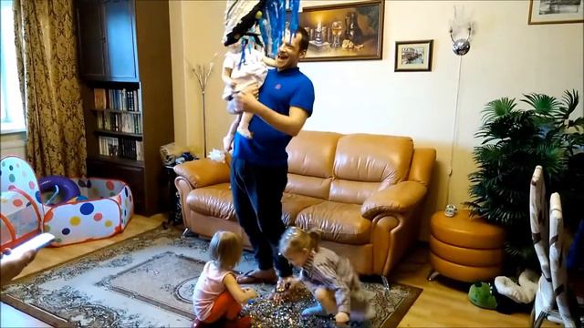 ПИНЬЯТА. Pinata. Разбиваем пиньяту Ботинок смотреть онлайн