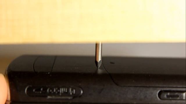 Samsung C3050. Нанесение царапины на корпус смотреть онлайн