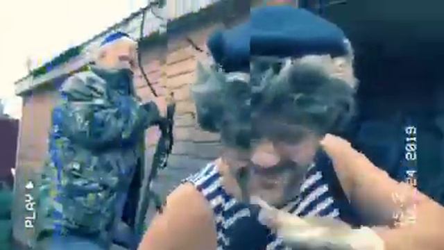 Начало строительство 🚧 коттеджа «Лены и Иванович» прокладывают электрику 🤦🏼♂️ смотреть онлайн