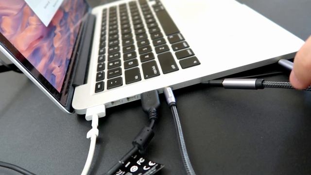 How to use an external mic on a Macbook Pro - IT WORKS (2019)! смотреть онлайн