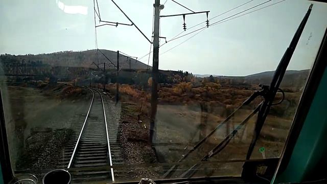 По Забайкалью вдоль реки Шилка с грузовым поездом смотреть онлайн