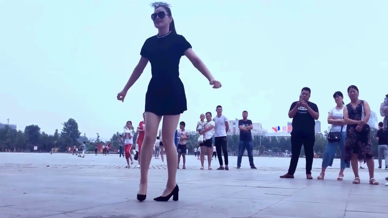 Цинцин шафл! (Китайская танцовщица танцует на площади) - Лучший город земли (кавер) - Стиляги Band смотреть онлайн
