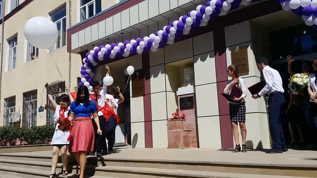 Последний звонок в школе 145 г.Баку смотреть онлайн