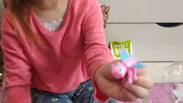 Распаковка шоколадных яиц. Sweet Box (свитбокс). Софья-Николь открывает шоколадные яйца и свитбокс смотреть онлайн