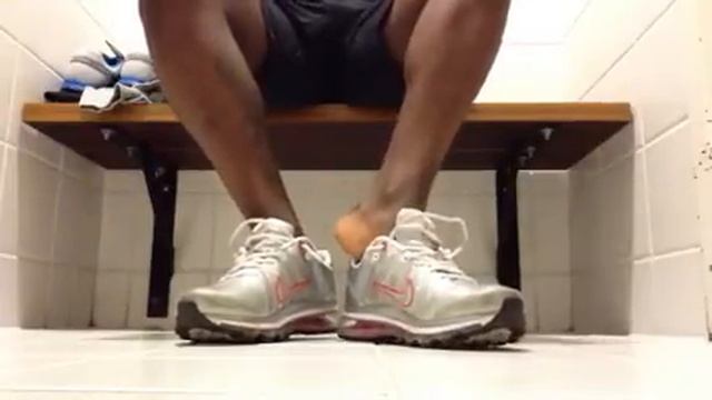 Silver Air Max Shoe Play смотреть онлайн