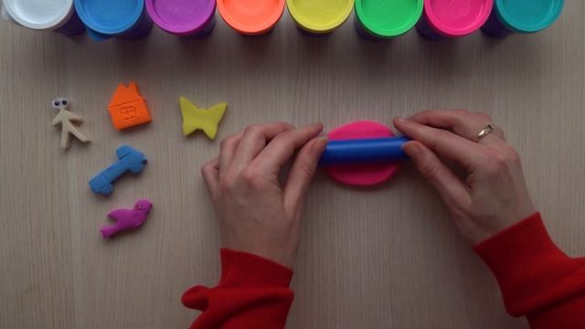 Лепим из пластилина Play doh. Учим цвета. смотреть онлайн