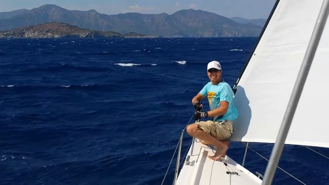 На яхте в Средиземном море смотреть онлайн